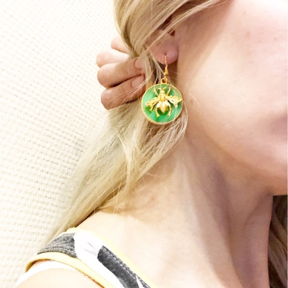 Gold Queen Bee Platform Circle Earrings - Picture 7 of 8